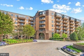 Building Photo - 2111 Wisconsin Ave NW