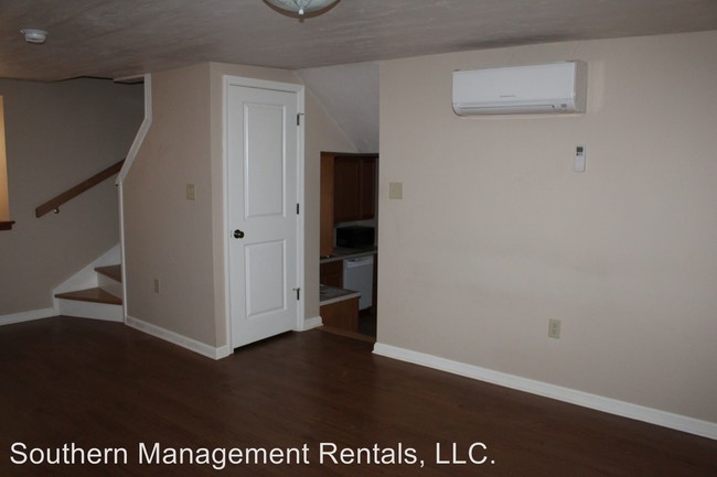Building Photo - 2 br, 1.5 bath House - 11117 Short Cut Rd.