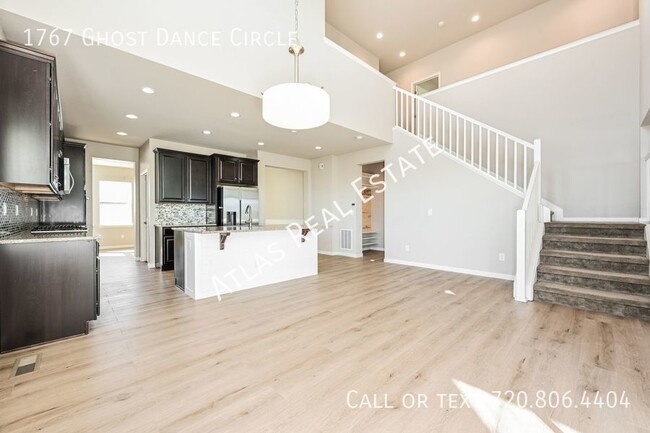 Building Photo - Spacious 4 Bedroom Home - finished basemen...
