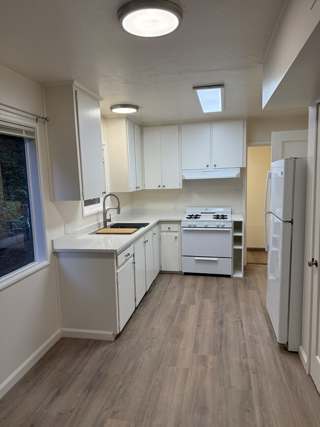 Foto del edificio - 1454 Beverly Dr