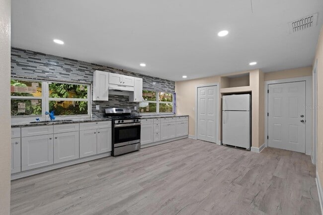 Photo - 2825 N Taliaferro Ave House