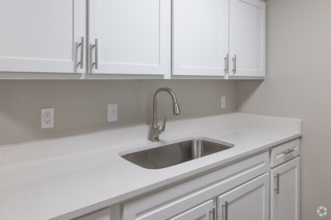 1BR, 1BA - 650SF - Kitchen Sink - The Retreat at Palm Pointe