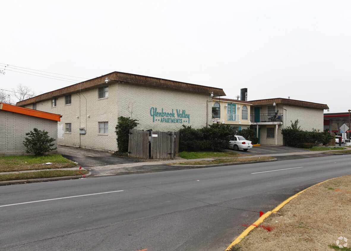 Foto del edificio - 7710 Bellfort Ave