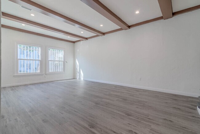 Building Photo - 400 N Ogden Dr