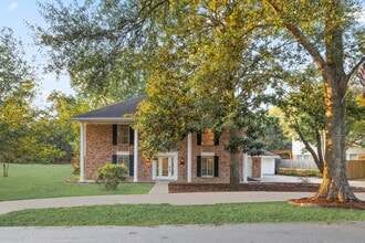 Building Photo - 522 River Plantation Dr