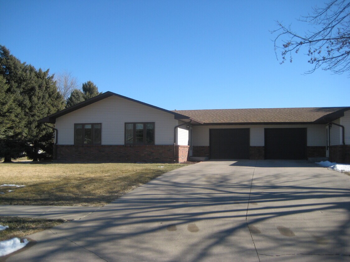 3919 19th Ave, Kearney, NE 68845 Townhome Rentals in Kearney NE