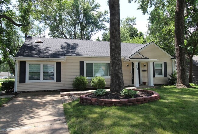 Building Photo - 3 Bedroom 1 Bath Home in Prairie Village