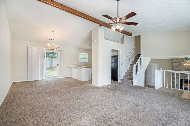 Building Photo - 4 Bedroom 3 Bath Home