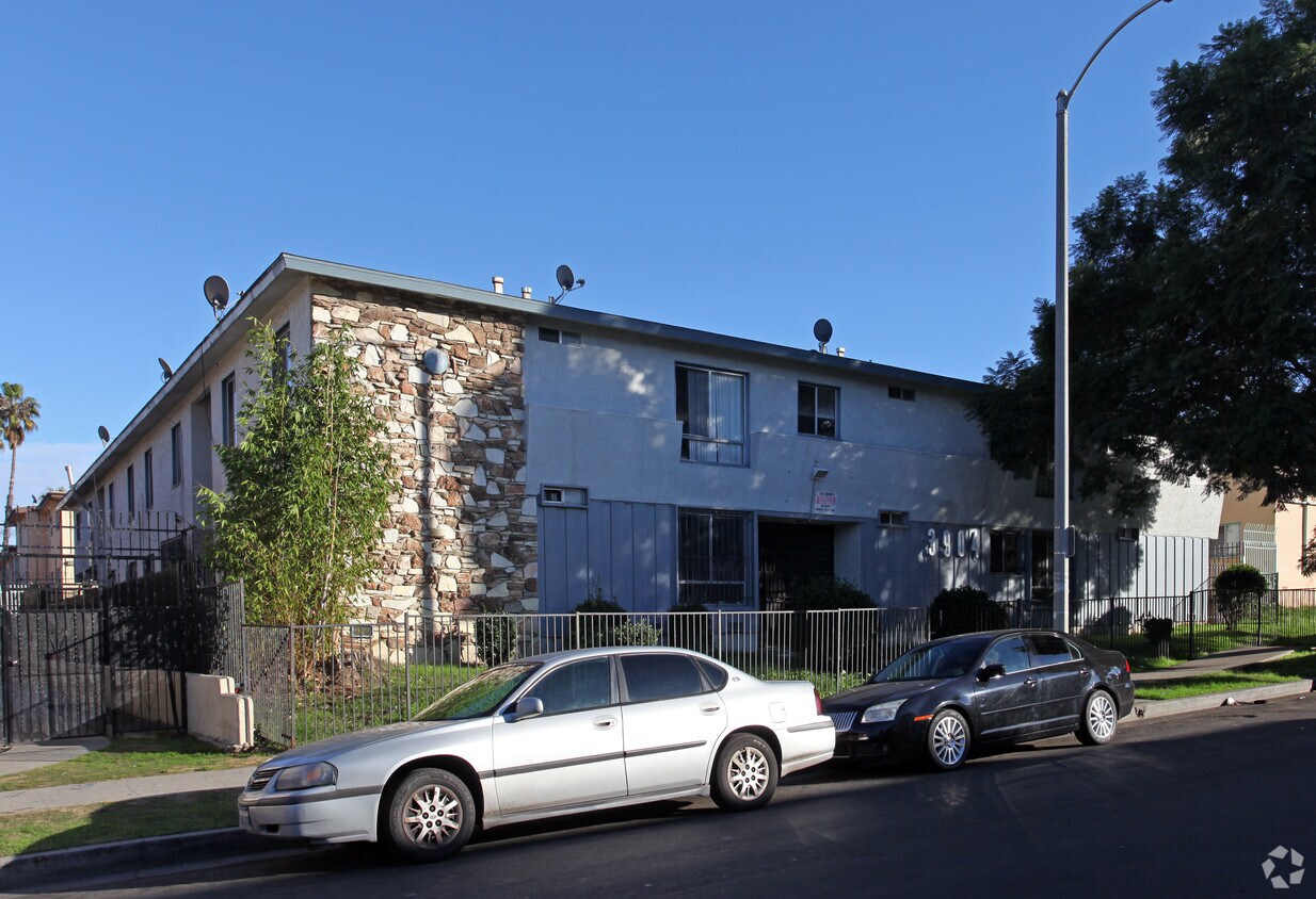Primary Photo - 3904 Gibraltar Ave