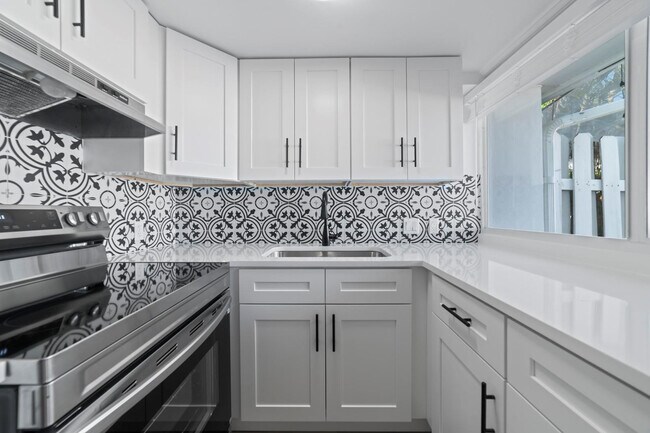 Foto del edificio - 1951 NE 51st St