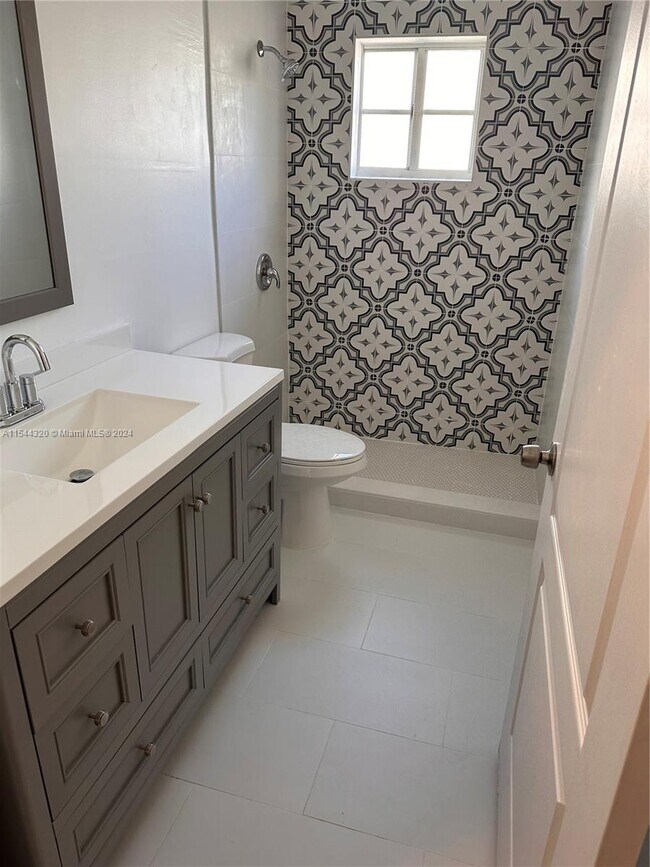 Foto del edificio - 1163 NW 28th St