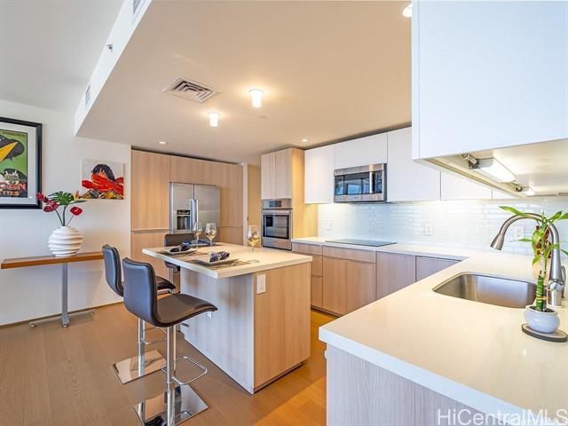 Building Photo - 888 Kapiolani Blvd