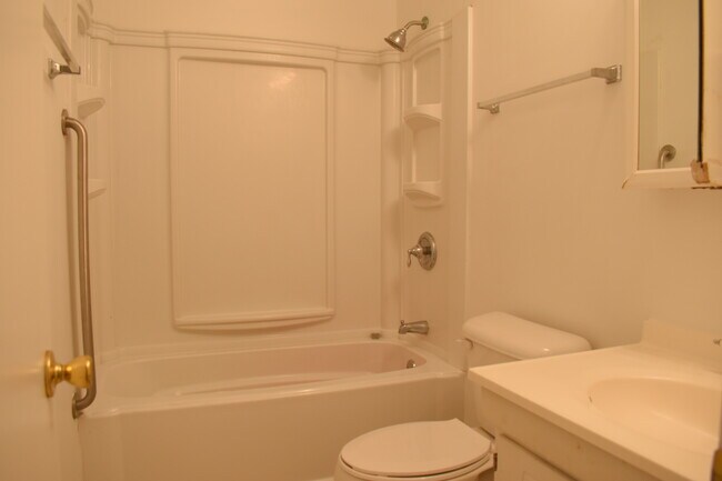 Foto del edificio - 317 Burbank Rd