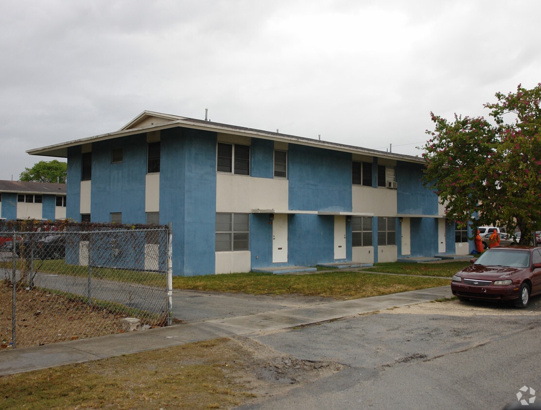 Building Photo - Annie Coleman 16