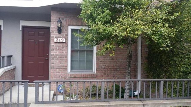 Foto del edificio - 319 E Church St