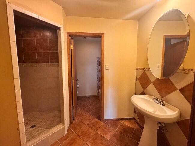 Building Photo - 1108 Avenue S