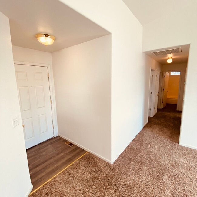 Building Photo - Charming Updated home with New LVP Flooring!