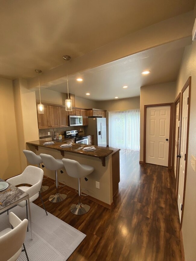 Building Photo - Lower Rent? And $500 Off Your First Month's Rent? In This Economy?! That Means More Money for Tacos!