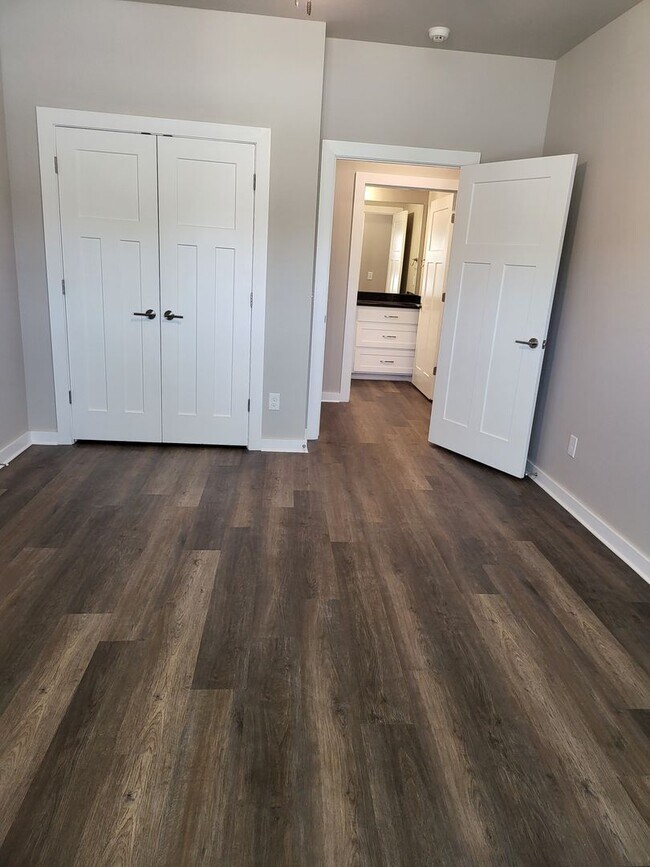 Foto del edificio - $1000 OFF YOUR 1ST MONTH RENT