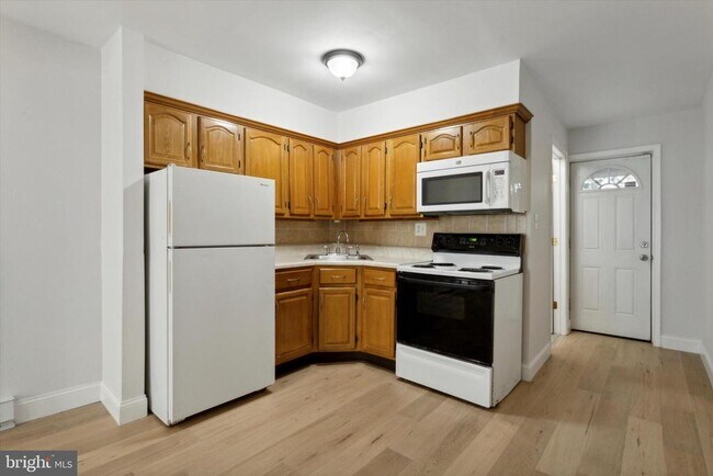 Building Photo - 2143 E Albert St