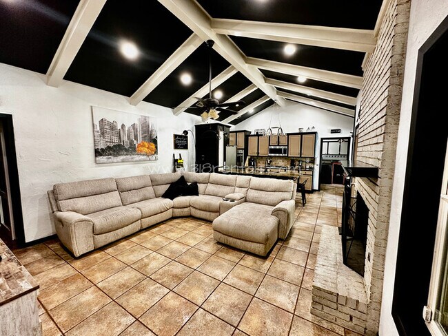 Building Photo - 7313 Camelback Dr