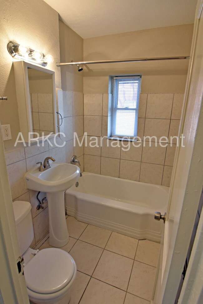 Foto del edificio - 629 E Armour Blvd
