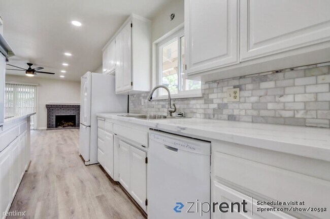 Building Photo - 4 br, 2 bath House - 9443 Acapulco way, El...
