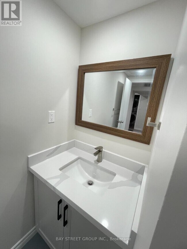 Building Photo - 882 Southdown Dr