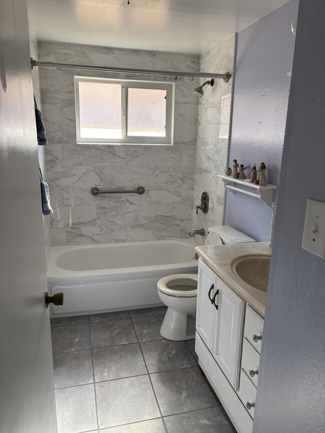 Building Photo - 4206 W Wisteria Pl