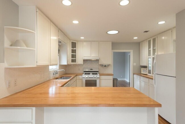 Foto del edificio - 4808 Ramsey Ave