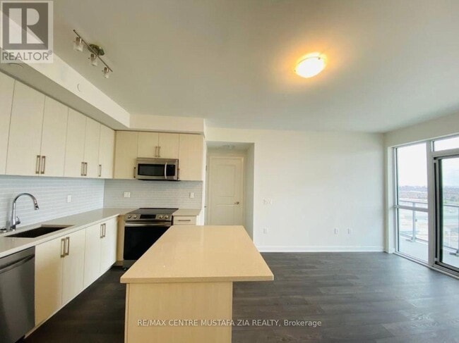 Building Photo - 4699 Glen Erin Dr