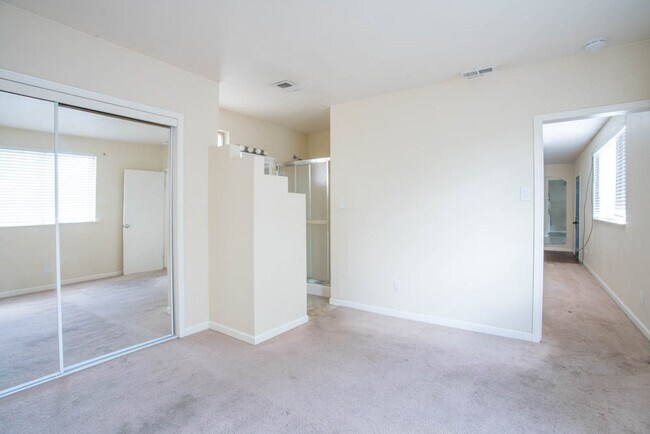 Foto del edificio - CLEAN CUTE SOUTH VALLEY 3 Bedroom  2 Bath