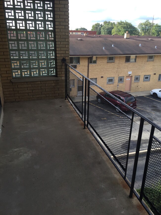 Building Photo - 9957 S Cicero Ave