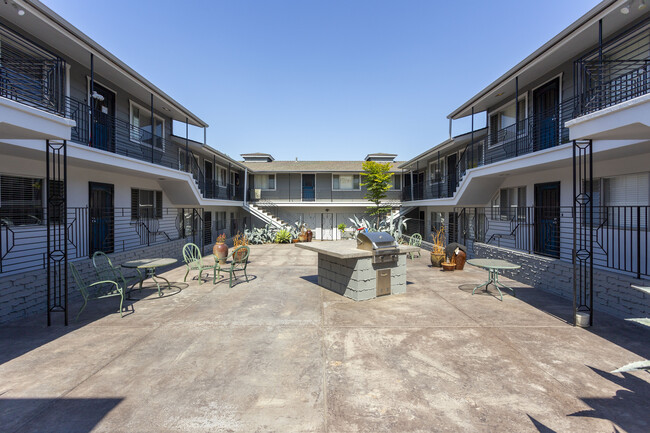 Building Photo - Talmadge Pacific Apartments