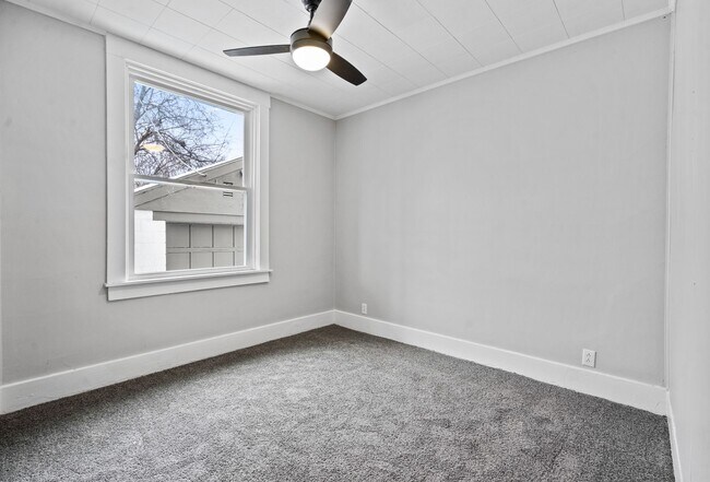 Building Photo - 12 W Meyers St
