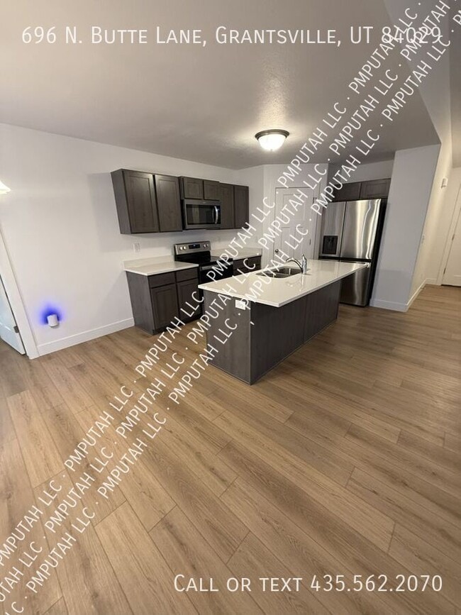 Foto del edificio - 696 Butte Ln