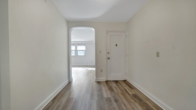 Building Photo - 301 Whittier St NW
