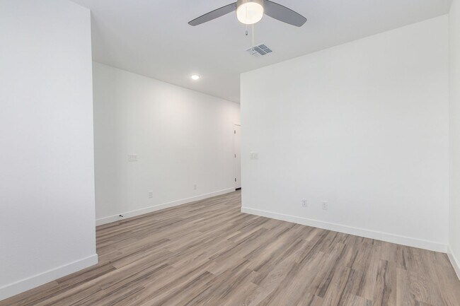 Building Photo - NEWER CONSTRUCTION HOME WITH 3 BED/2.5 BAT...