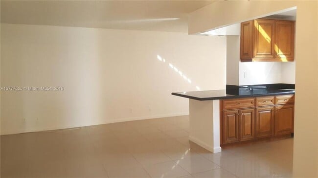 Building Photo - 2 bedroom in Sunny Isles Beach FL 33160
