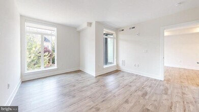 Building Photo - 701 N Henry St