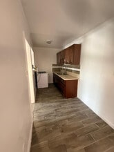 Building Photo - 1117 S Norton Ave