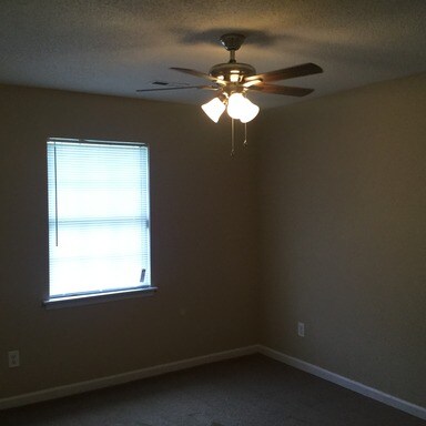 Building Photo - 408 Pineland Ave
