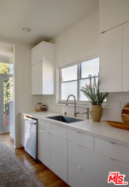 Foto del edificio - 4133 Holly Knoll Dr