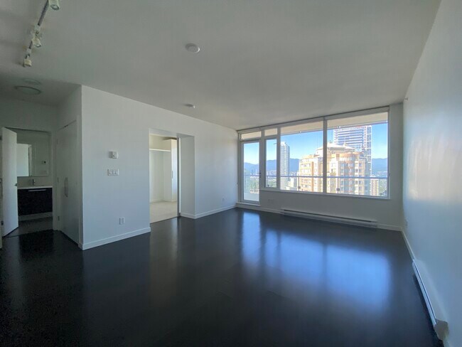 Photo du bâtiment - 6333 Silver Av