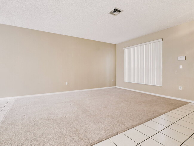 Foto del edificio - 5310 NW 120th Ave