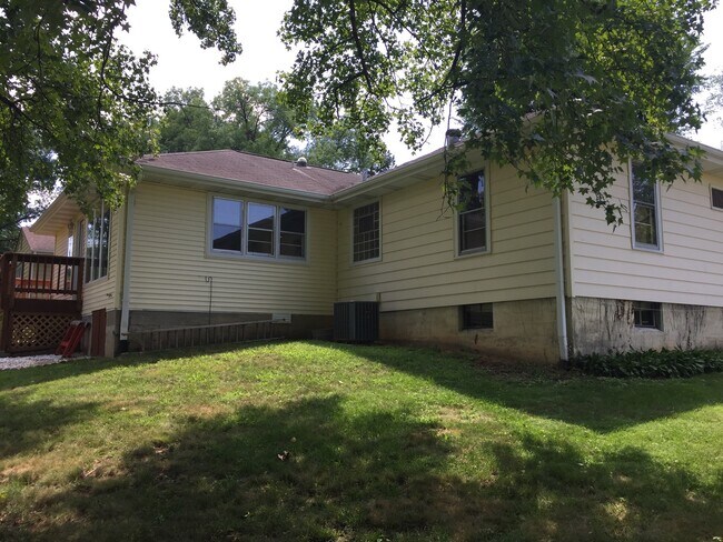 Building Photo - Beautiful Kirkwood Home 2 Bed/2Bath