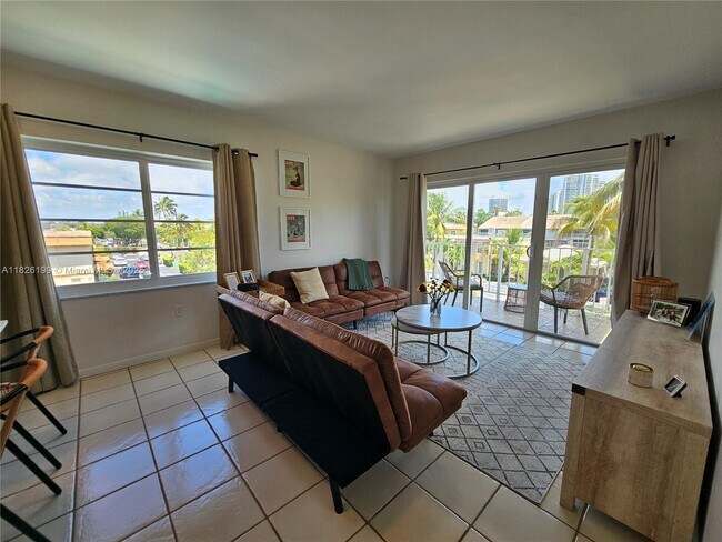 Foto del edificio - 3944 NE 167th St