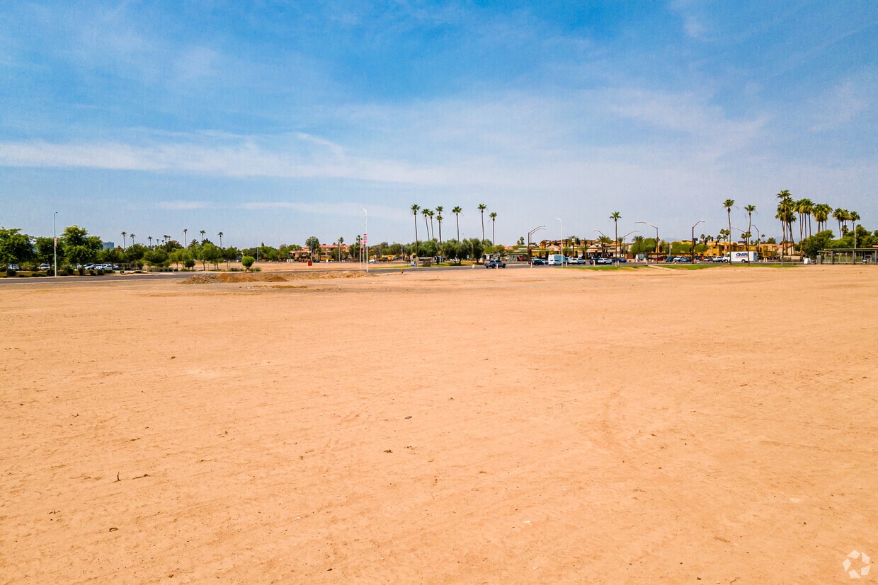 Building Photo - Garrett Uptown