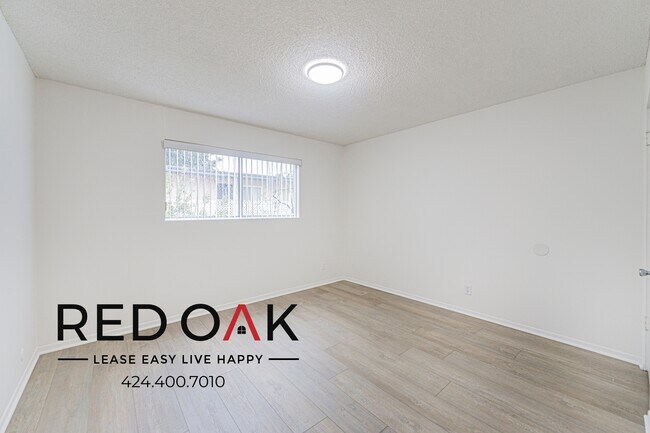 Foto del edificio - 2748 Montrose Ave