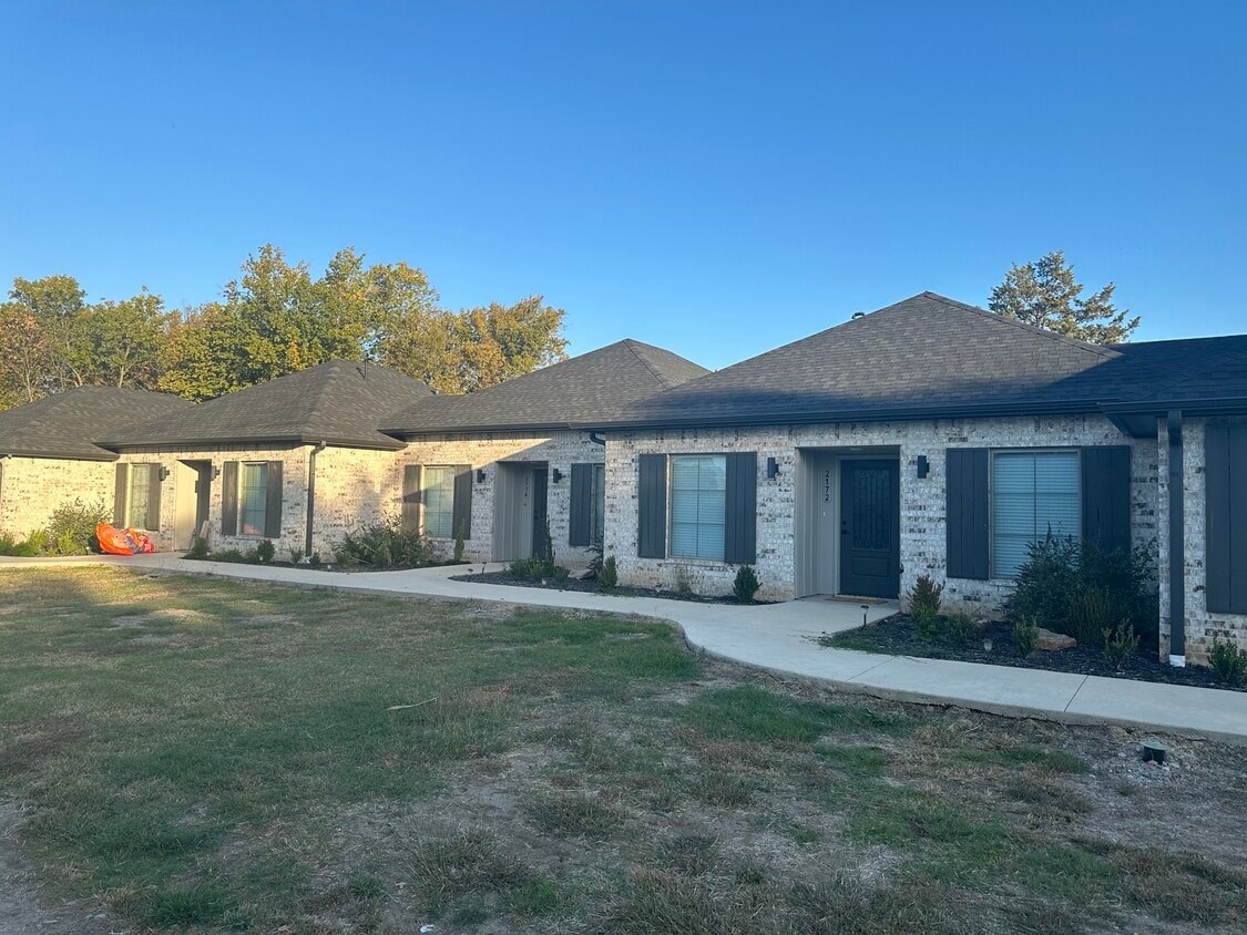 Building Photo - 900 Williams Dr